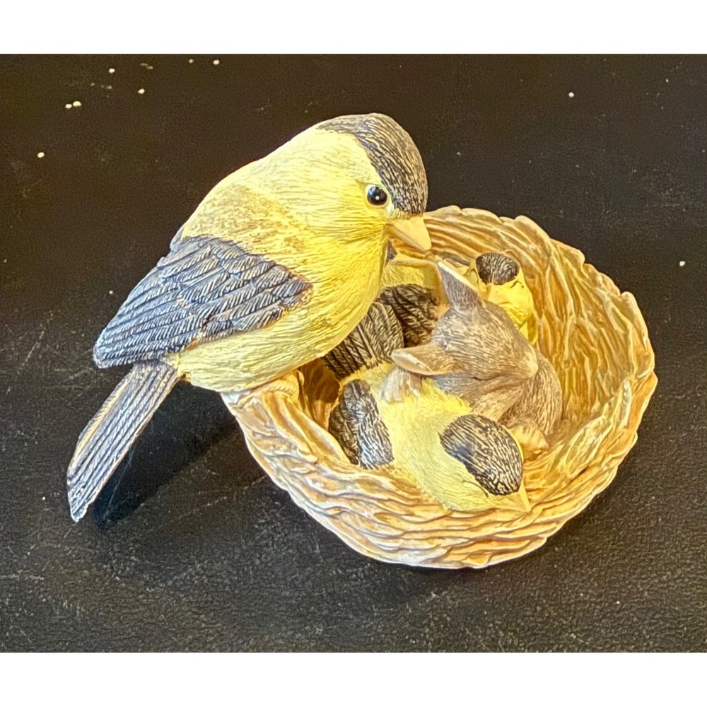 Charming Tails Silvestri Slumber Party Mouse Bird Goldfinch Nest Figurine 89/560 - Picture 2 of 4